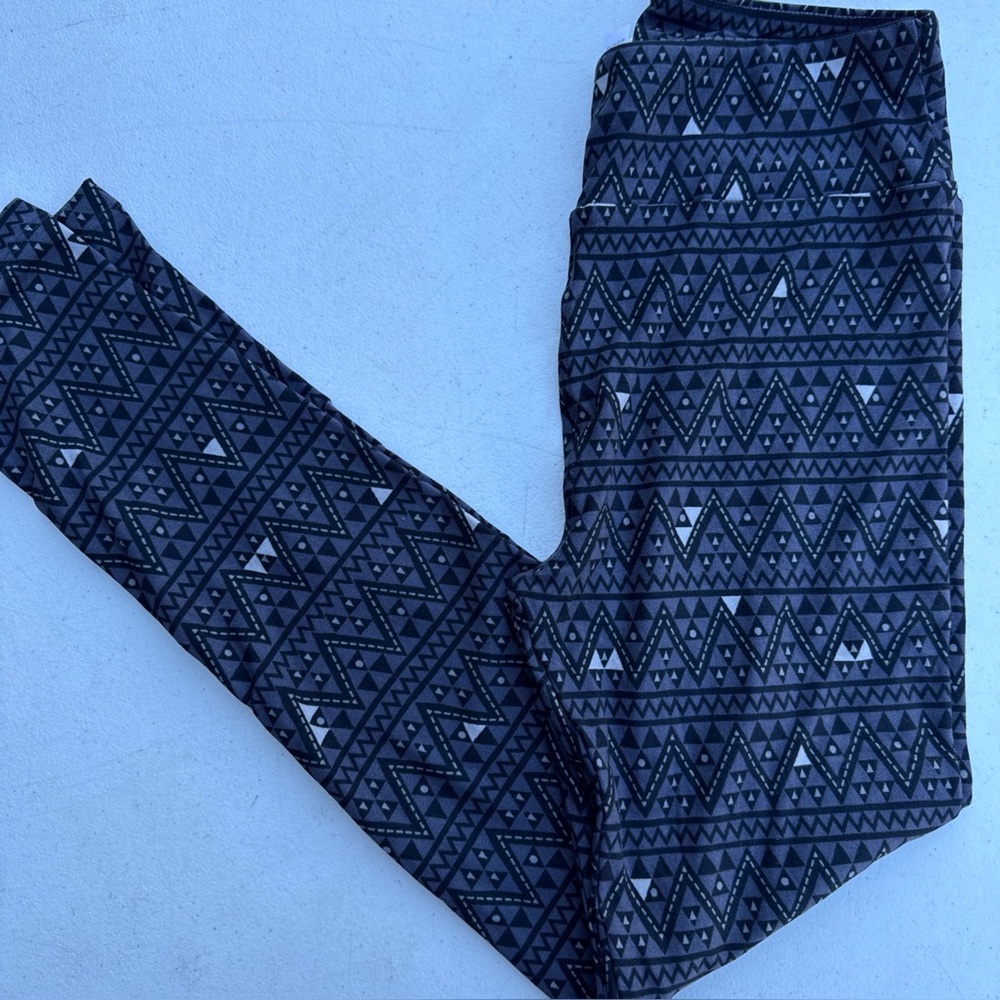 NWOT LuLaRoe OS One Size Black and Gray Patterned Leggings